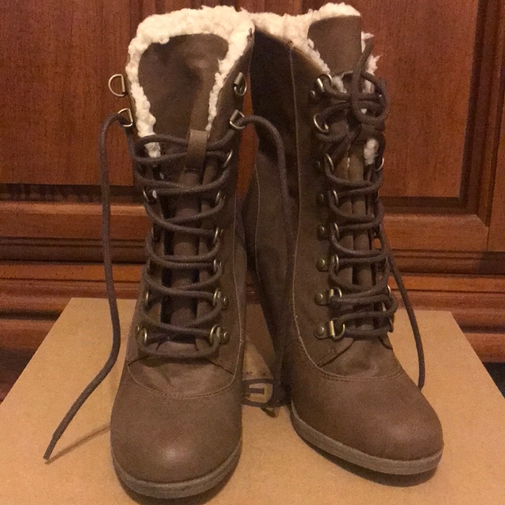 Foe fur booties